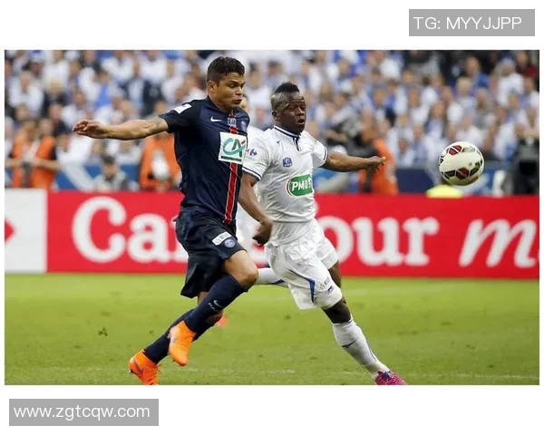 奥兰斯与尼奥特激战正酣谁能在法乙赛场上笑到最后