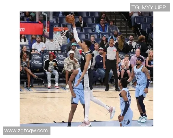 文班亚马首场比赛表现惊艳5次盖帽并隔扣字母哥引发热烈讨论